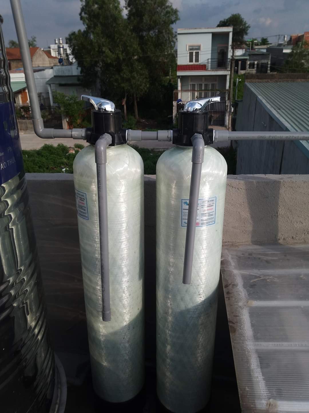 Bộ lọc nước phèn với cột composite lọc phèn sắt, làm mềm nước, loại bỏ tạp chất trong nước.